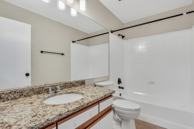 Building Photo - 1625 Woodcrest Cir