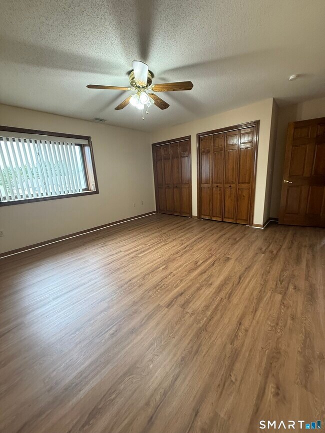 Building Photo - 1302 Summer Hill Dr