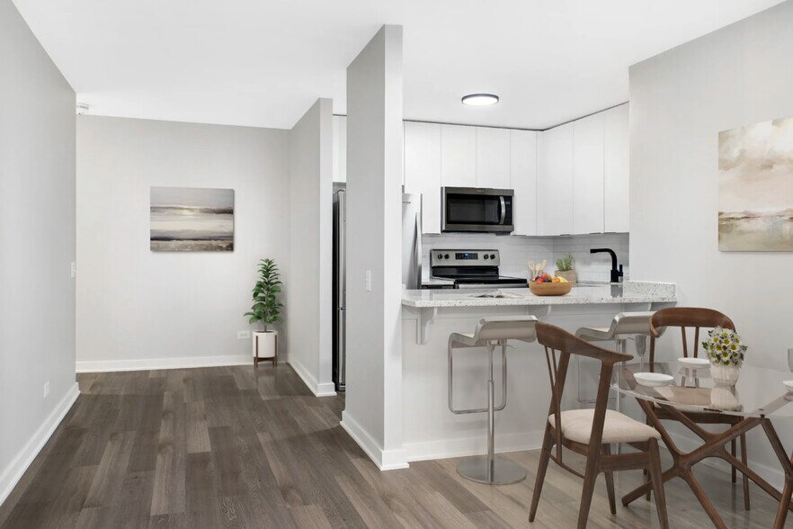 Building Photo - 70 W Huron St