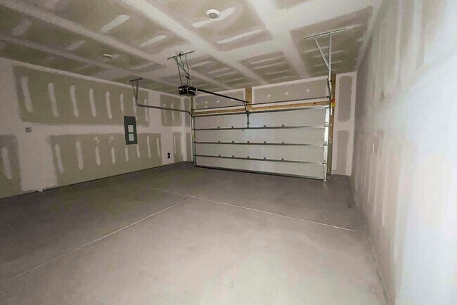 Building Photo - Available now. Beautiful 3 BR/2 BA Available in Cane Bay!