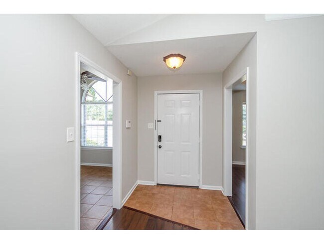 Building Photo - 3568 Crawfordville Dr