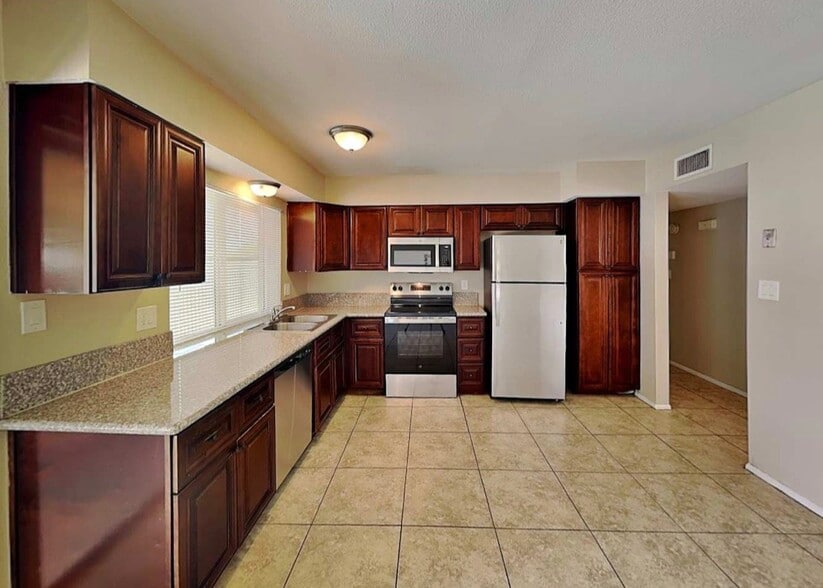 Building Photo - 4138 N 81st Ave