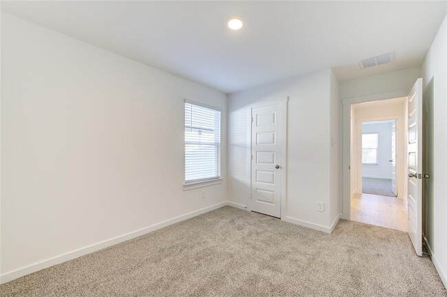 Building Photo - 1327 Via Sacra Dr