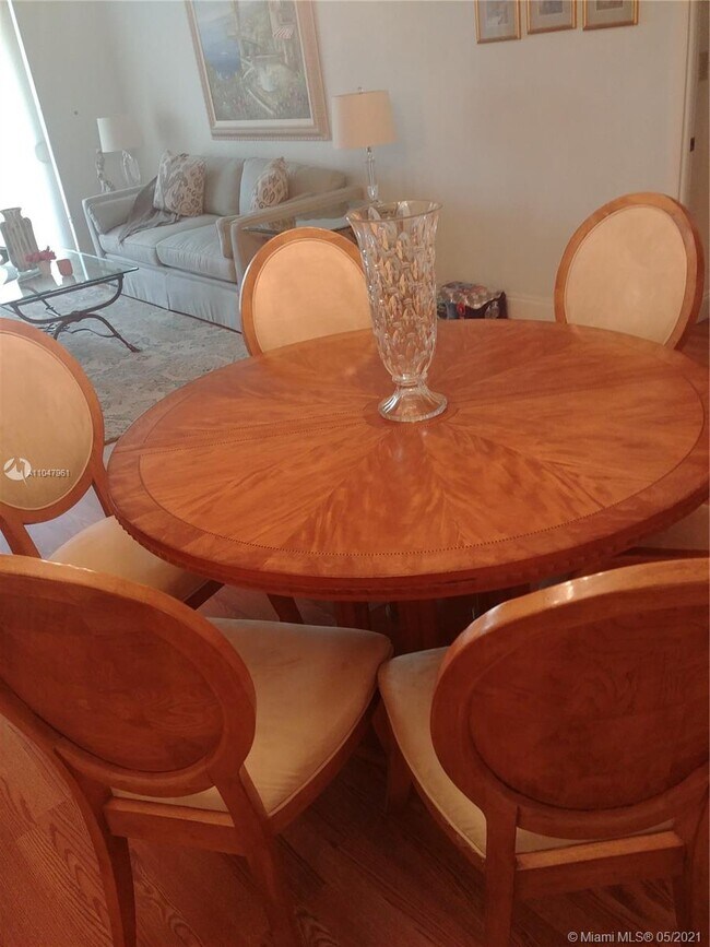 Building Photo - 6039 Collins Ave