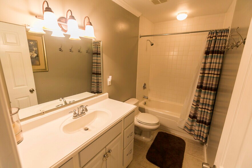 Building Photo - 540 Valleywood Rd