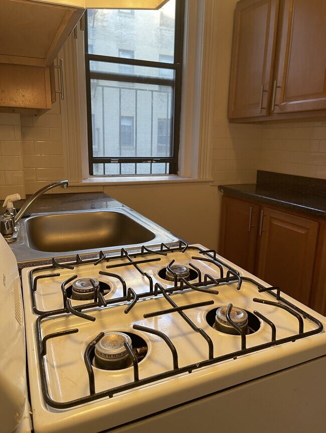 Building Photo - Studio @ Packard's Corner Allston NOV-2025 free rent