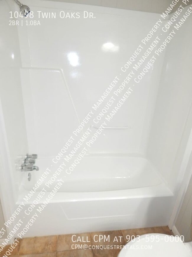 Building Photo - 10498 Twin Oaks Dr