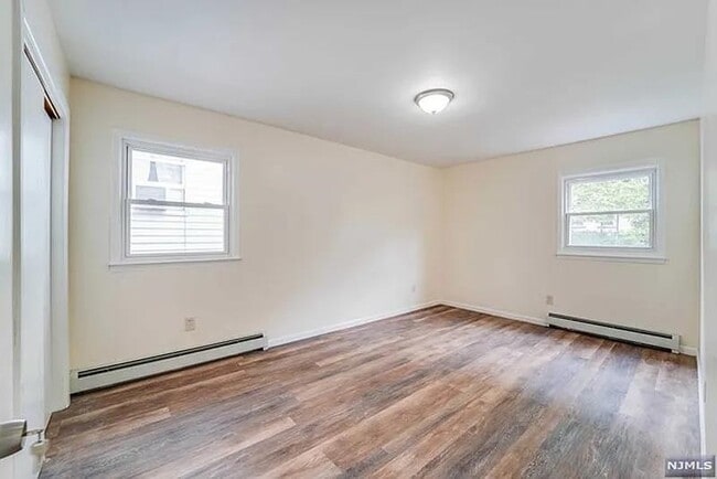 Building Photo - 180 McAdoo Ave