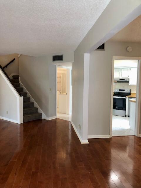 Building Photo - 4300 Hazel Ave