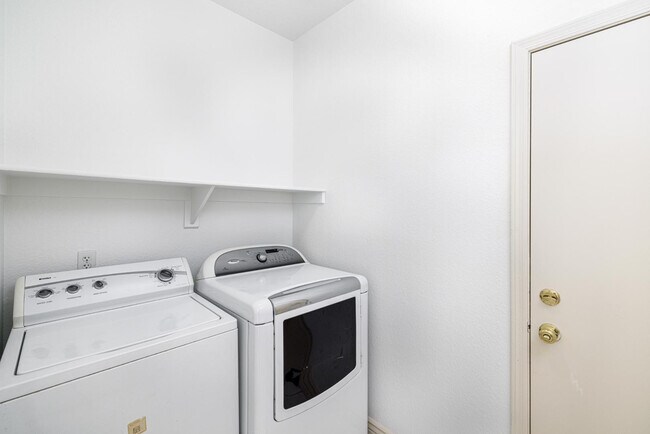 Building Photo - 7500 E Deer Valley Rd