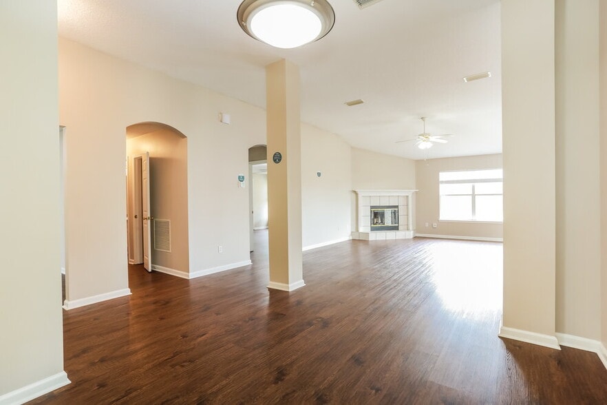 Building Photo - 609 Kilwinning Ln