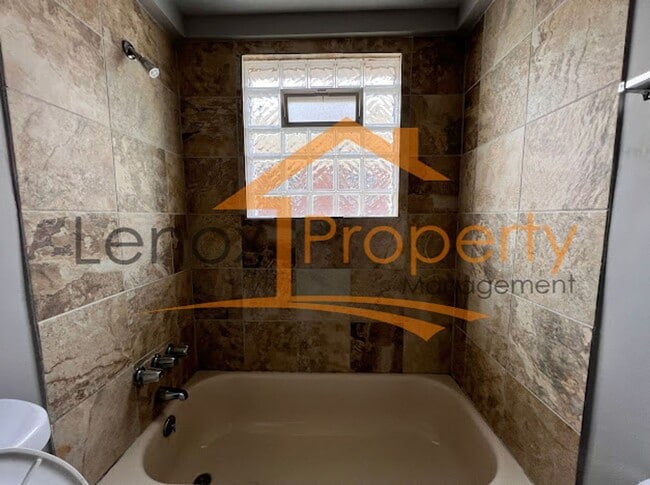 Building Photo - 3 Bedroom Home In Westland $300 off First Month Rent