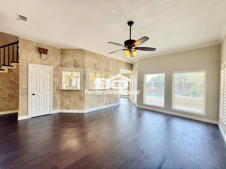 Building Photo - 9120 Nob Hill Dr