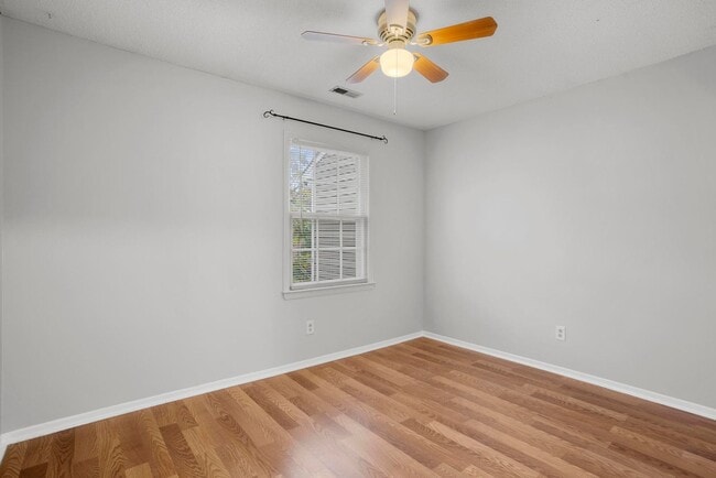 Building Photo - Townhome for rent in Jacksonville!