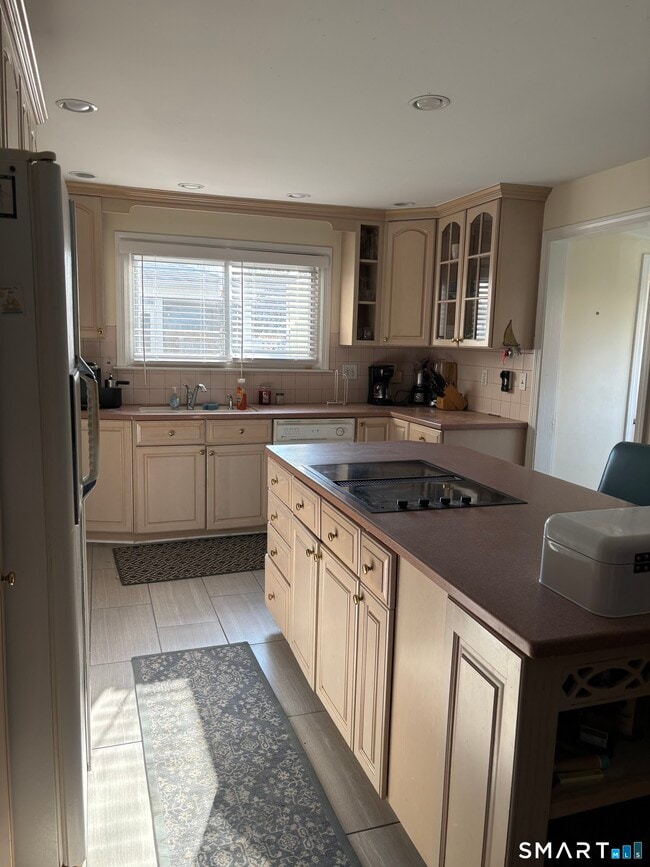 Building Photo - 41 Sunrise Ave