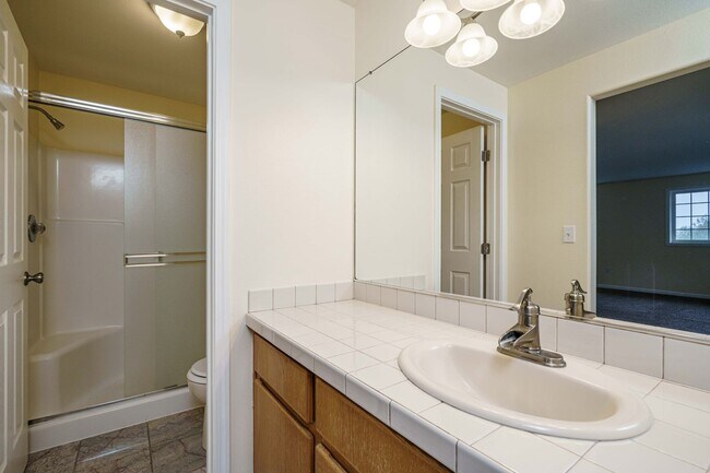 Building Photo - 4 Bedroom 2.5 Bath with Fenced Backyard in Camas School District