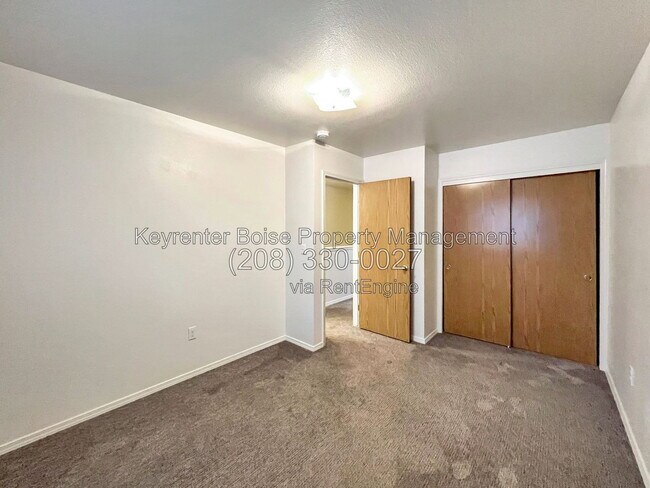 Building Photo - 252 Elbridge St E