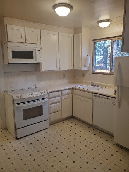 Building Photo - 3133 Sacramento Ave