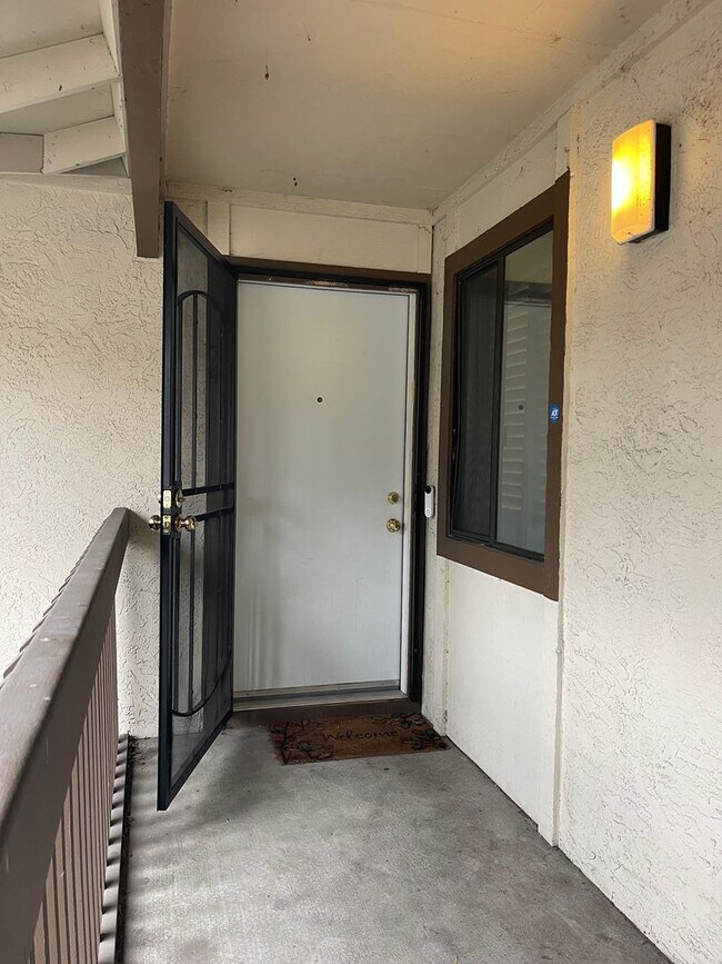 Building Photo - Cozy Condo with a One Bedroom Move in Ready!