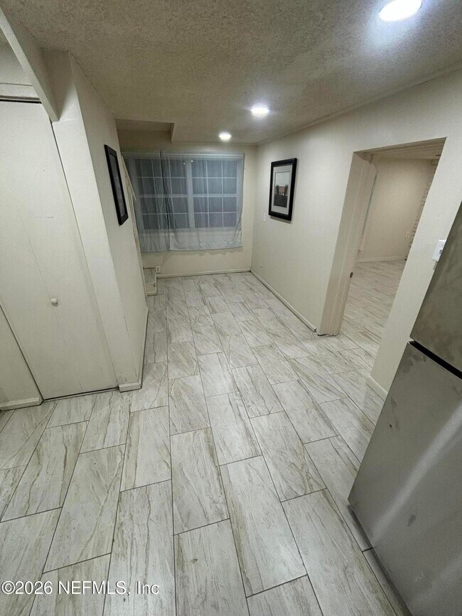 Building Photo - 2545 Lamee Ln