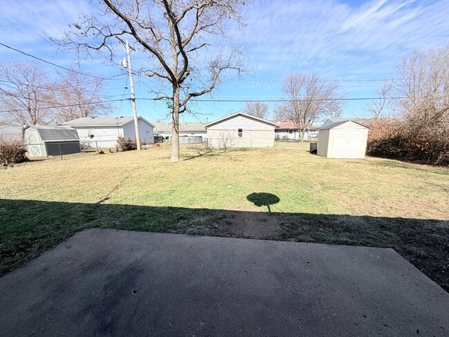 Building Photo - 620 High School Dr