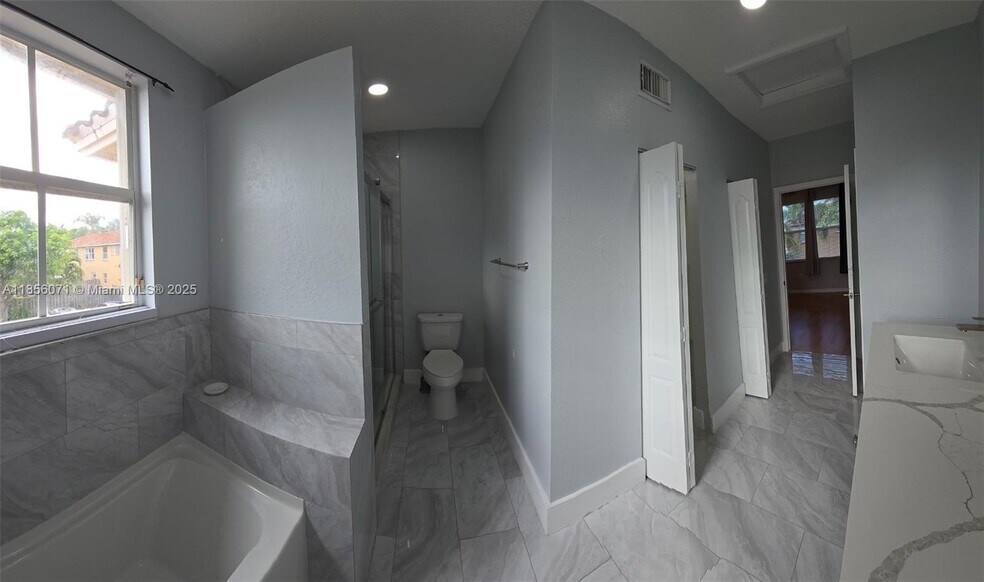 Building Photo - 953 NW 135th Ave
