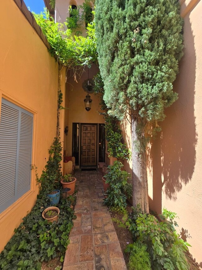 Primary Photo - Furnished, 6-12 month rental