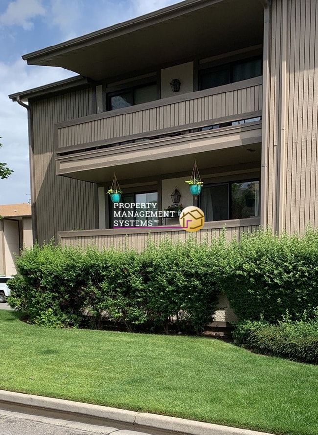 Building Photo - 2 Bedroom Condo in Gated Midvale Community