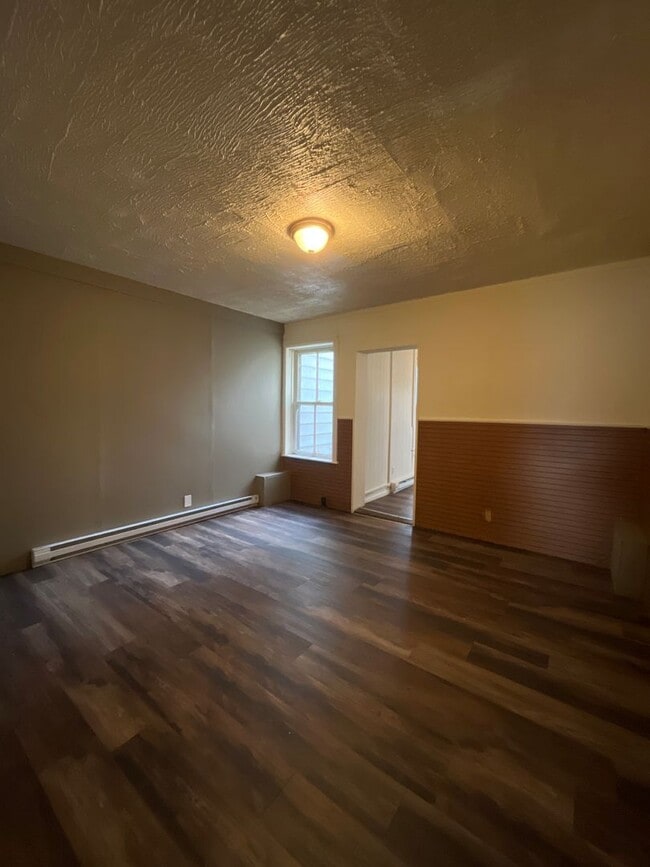 Building Photo - Spacious 3-bedroom home available for rent in Allentown available immediately
