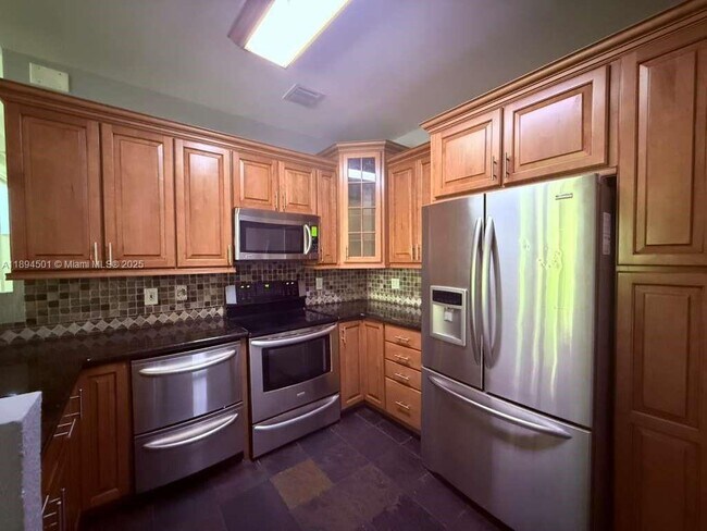 Building Photo - 16839 SW 1st Manor
