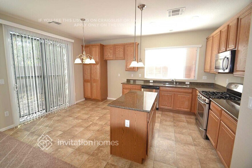 Building Photo - 10527 Laurelwood Lake Ave
