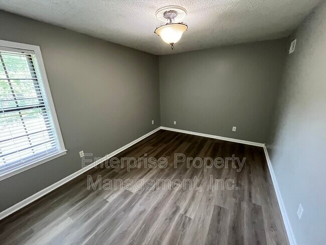 Building Photo - 1447 Tree Haven Cove
