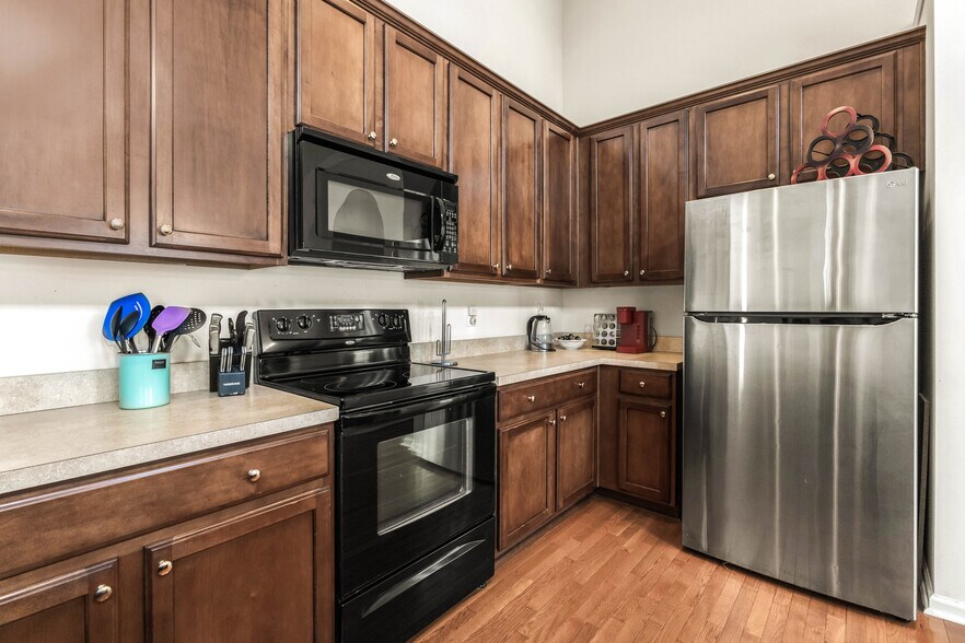 Building Photo - 400 Black Smith Ln