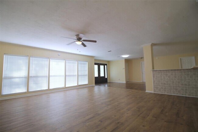 Building Photo - 11018 Hillcroft St