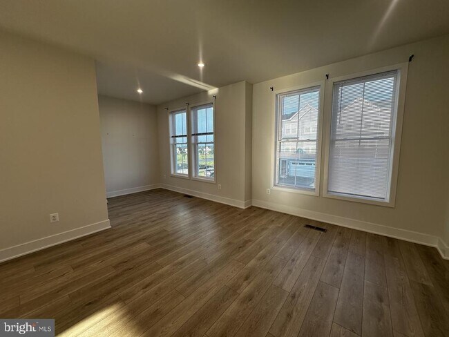 Building Photo - 112 Galaxy Pl