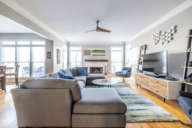 Building Photo - 2454 Vivian Cir