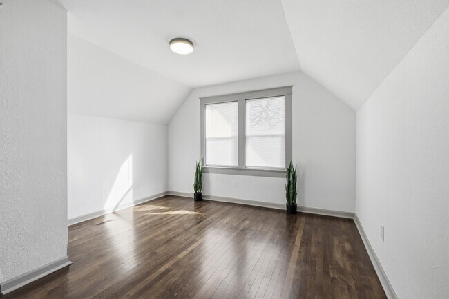 Building Photo - 1311 E 29th St