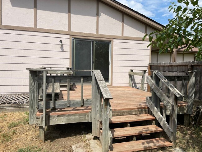 Building Photo - Miller Duplexes 15th