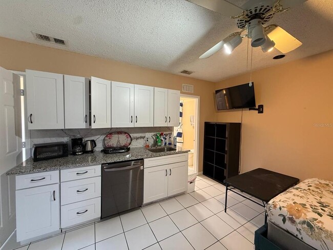 Building Photo - 7326 Lake Floy Cir