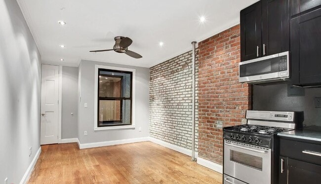 Building Photo - 436 W 52nd St