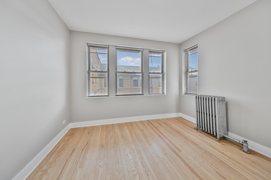 Building Photo - 7520 N Seeley Ave