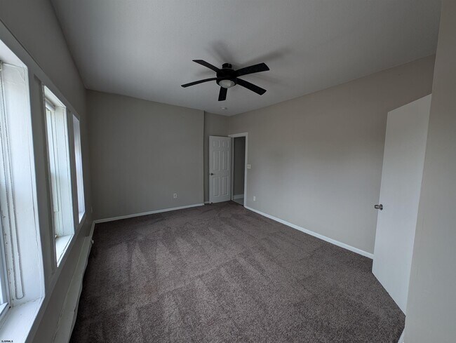 Building Photo - 207 Oriental Ave