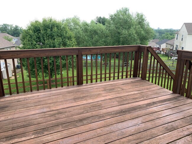 Spacious deck to enjoy the summer - 6869 Gordon Blvd
