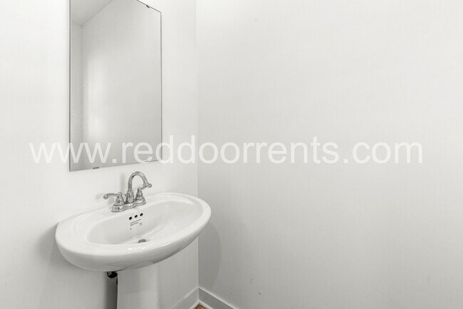 Building Photo - 4513 Branower St