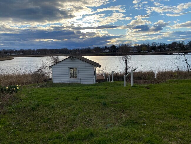 Building Photo - 62 Shrewsbury Ave