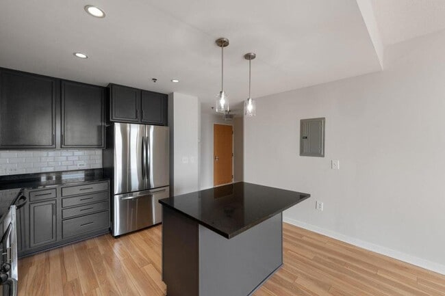 Building Photo - 929 Portland Ave