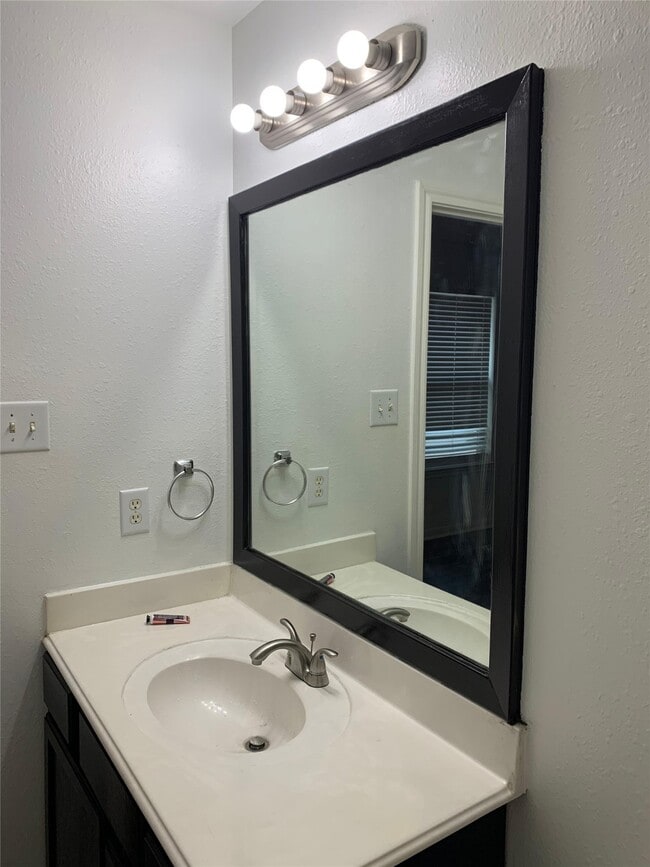 Building Photo - 1426 Ruthven St