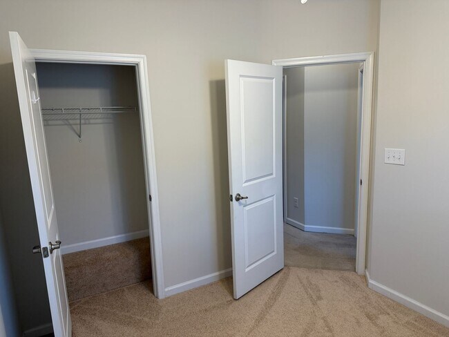 Building Photo - REUNION CONDOMINIUMS