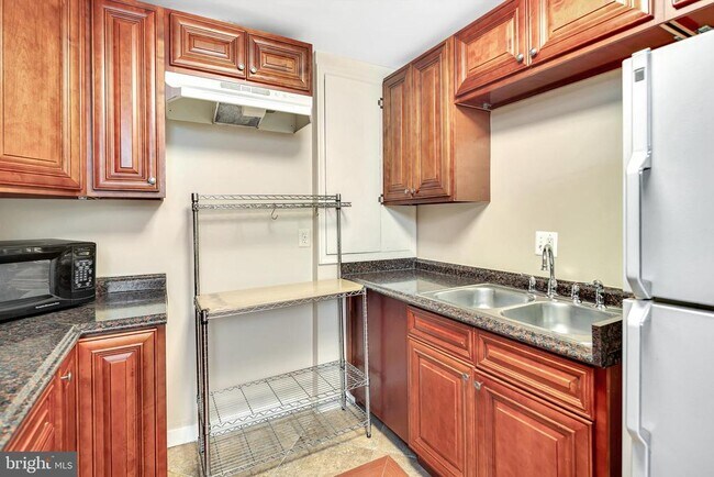 Building Photo - 21102 Raintree Ct