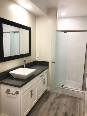 Building Photo - 231 N La Peer Dr